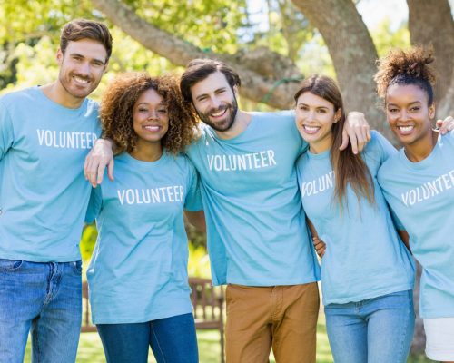 portrait-of-volunteer-group-posing